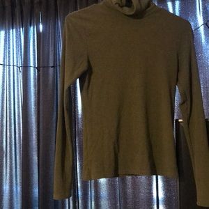 Turtleneck- olive